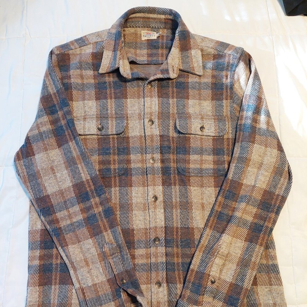 Faherty Legend Sweater stretchy flannel button down shirt - men's large